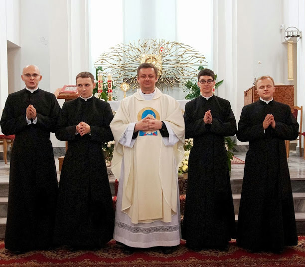 PROFESIÓN DE LOS NOVICIOS EN POLONIA