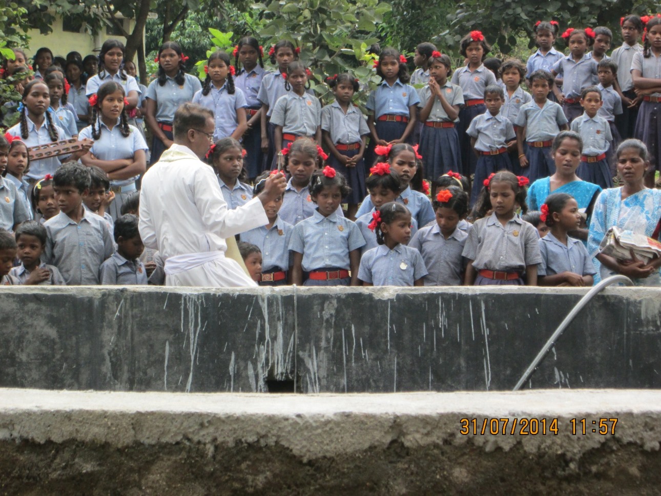 ¡LA SUERTE DE TENER BAÑOS Y AGUA EN LA ESCUELA!