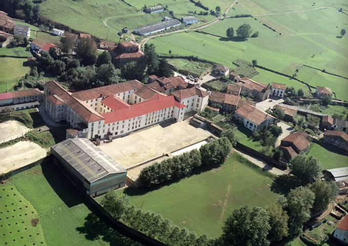 CONOCEMOS EL COLEGIO DE VILLACARRIEDO (CANTABRIA)