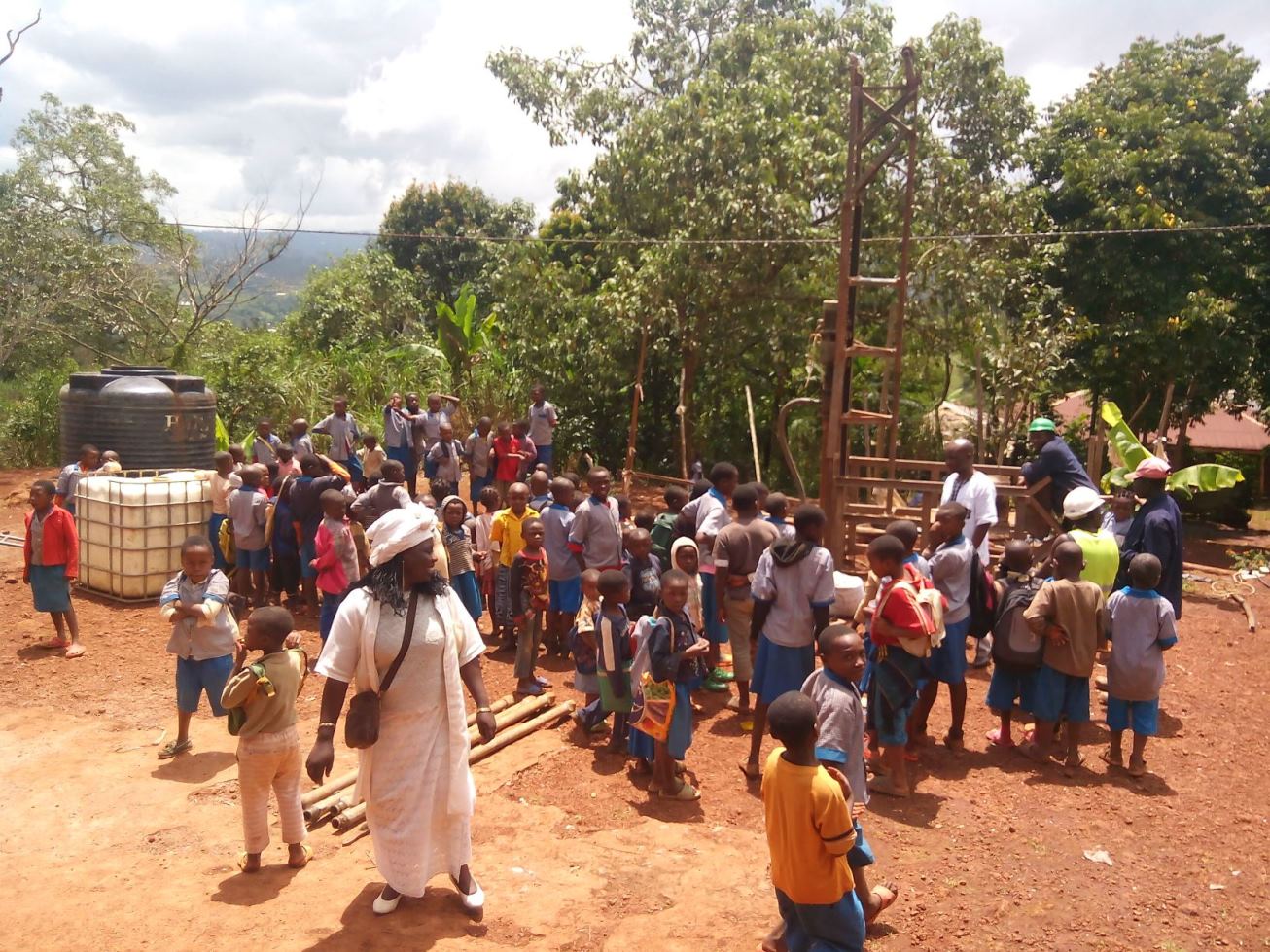 ¡Agua en la escuela, por fin!