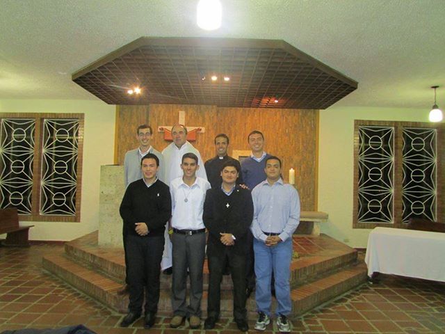 SEIS JÓVENES NOVICIOS EN BOGOTÁ