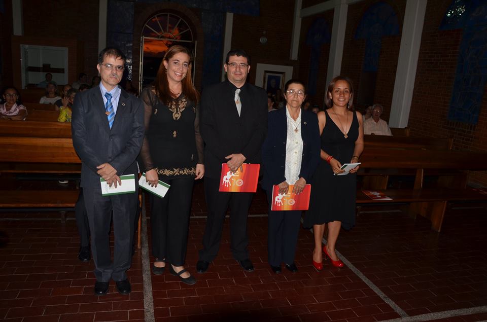 SIGUE LA CONSTITUCIÓN DE LA FRATERNIDAD DE NAZARET