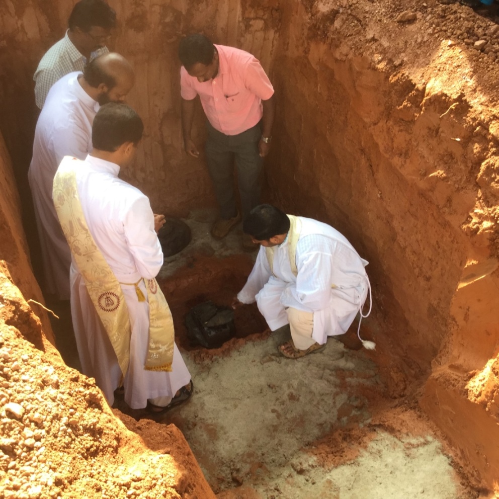 PRIMERA PIEDRA DEL NOVICIADO EN INDIA