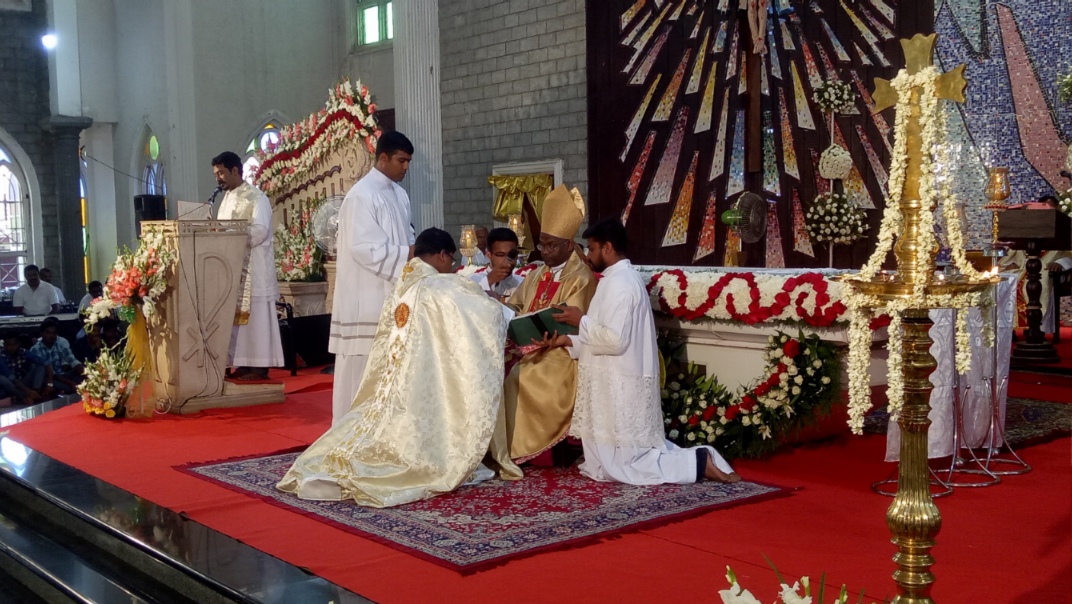 SACERDOTE ESCOLAPIO EN AUSTRIA E INDIA