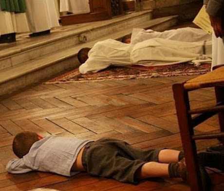 ¿POR QUÉ NO SER SACERDOTE, RELIGIOSO O RELIGIOSA?