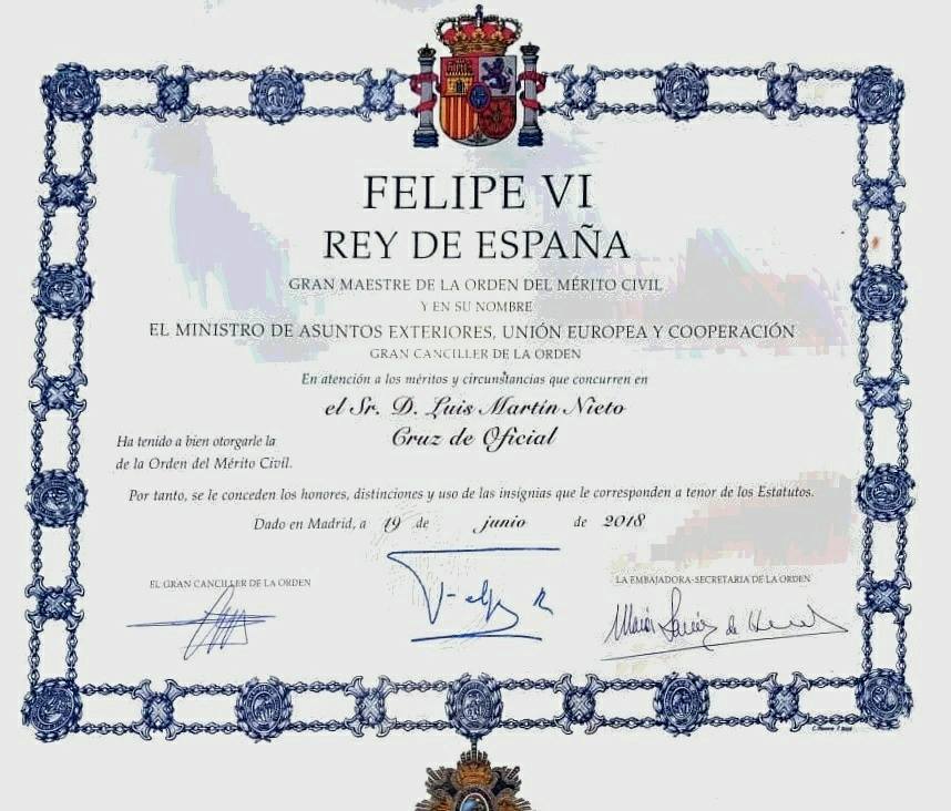 MEDALLA AL MERITO CIVIL AL P. LUIS MARTÍN NIETO