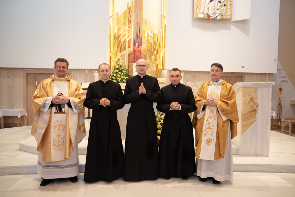TRES PROFESIONES SOLEMNES EN POLONIA