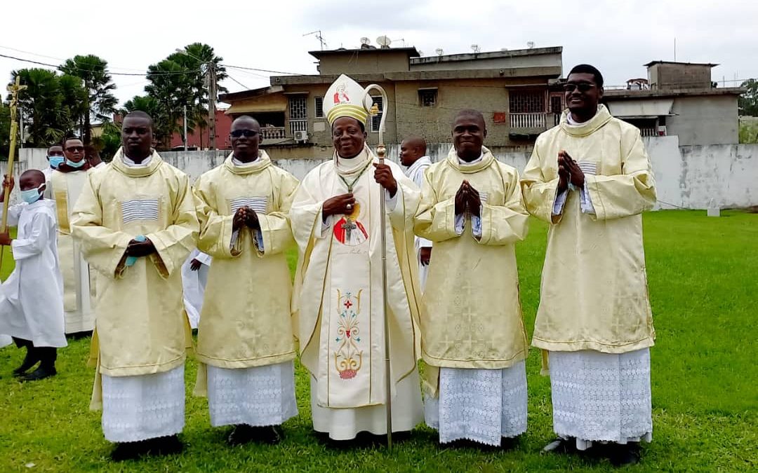 VOTOS SOLEMNES Y DIACONADO EN ABIYÁN (COSTA DE MARFIL)