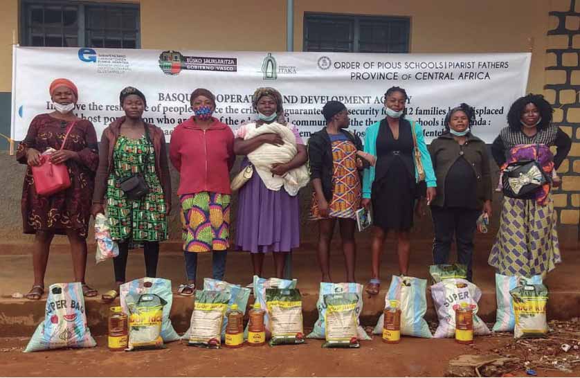 AYUDA HUMANITARIA PARA CAMERÚN