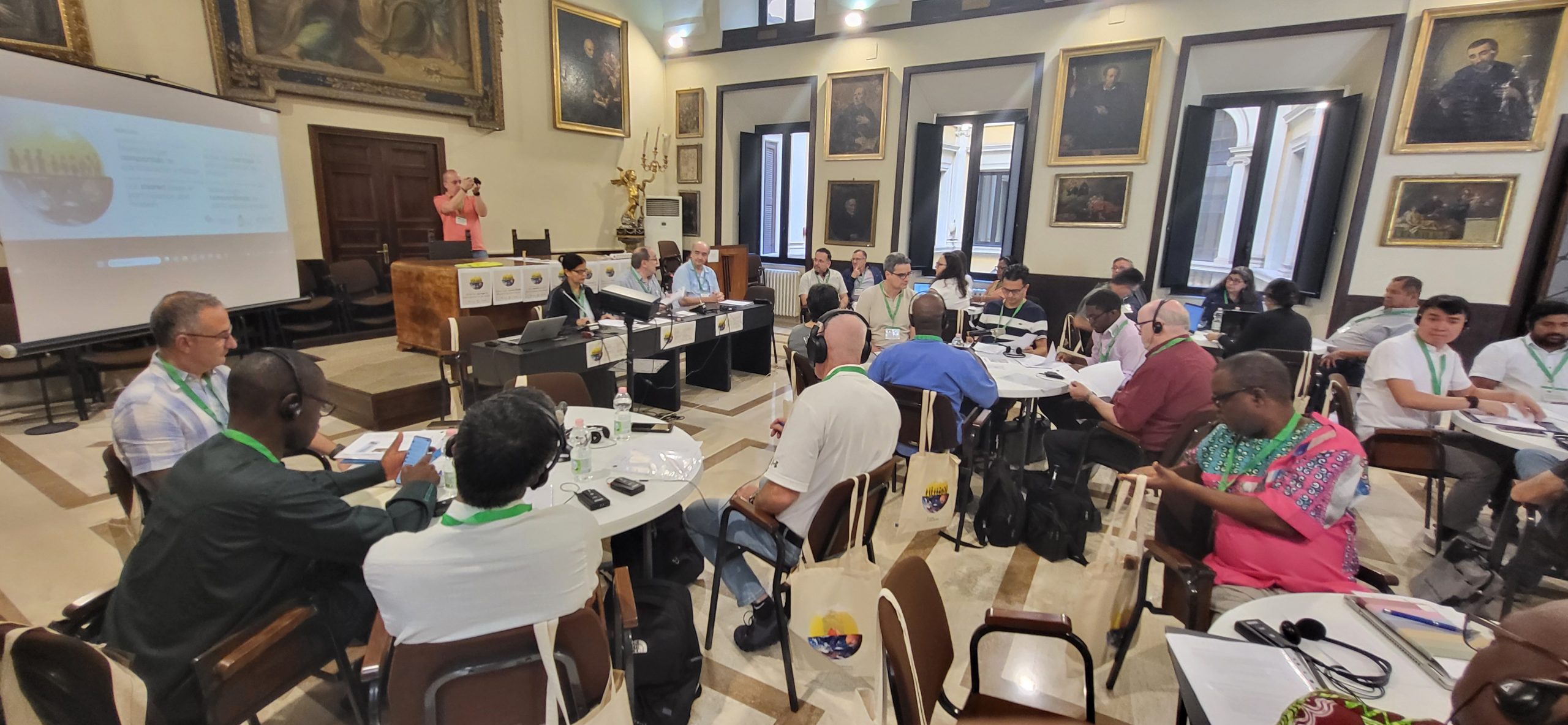 DOCUMENTOS DEL IV CONSEJO ASESOR DE ITAKA – ESCOLAPIOS EN CUATRO IDIOMAS