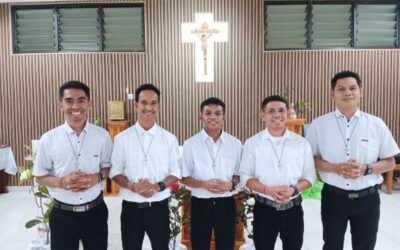 CINCO NOVICIOS EN ATAMBÚA (INDONESIA)
