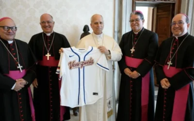 M. CARLOS CURIEL CON EL PAPA