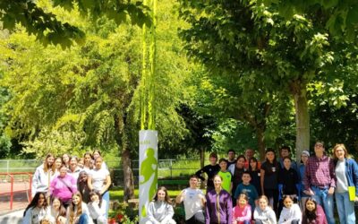 PLANTAR FLORES CON EL MOVIMIENTO CALASANZ E ITAKA – ESCOLAPIOS EN JACA (EMAÚS)