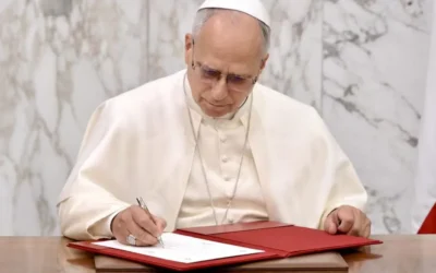 EL PAPA LEÓN MARCA TERRITORIO CON UNA EXCOMUNIÓN